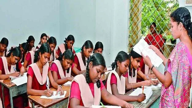 బీసీ గురుకుల ఉద్యోగులకు బదిలీలు