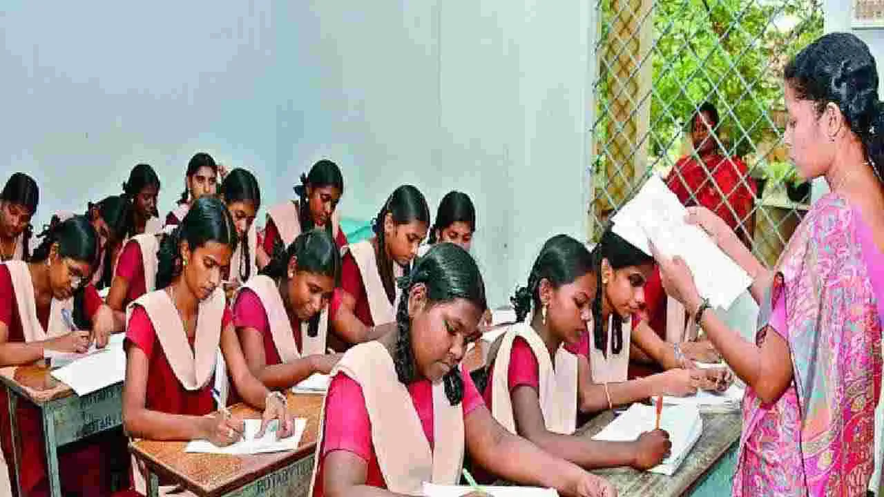 బీసీ గురుకుల ఉద్యోగులకు బదిలీలు
