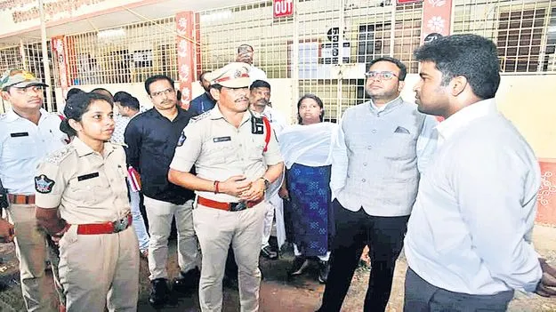 మేయర్‌కు గులాబీ, కార్పొరేటర్‌కు తెలుపు రంగు...