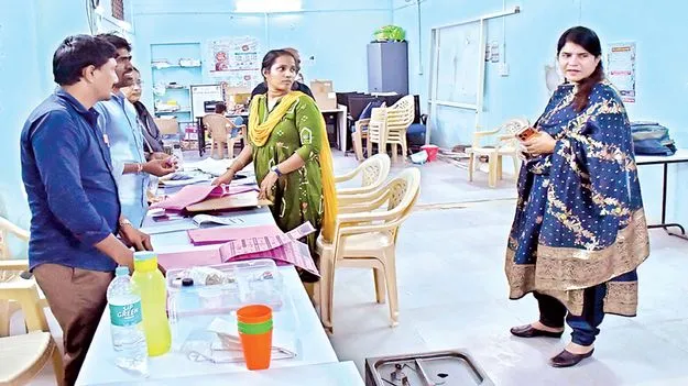 ఓటర్లకు అసౌకర్యం కలగకుండా చూడాలి: కలెక్టర్‌ 