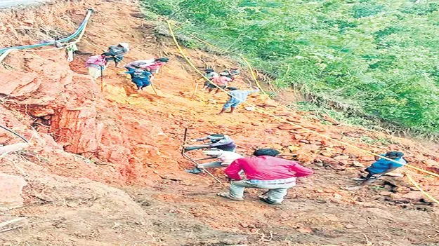 అరకు ఘాట్‌లో రక్షణ గోడ పనులు ప్రారంభం