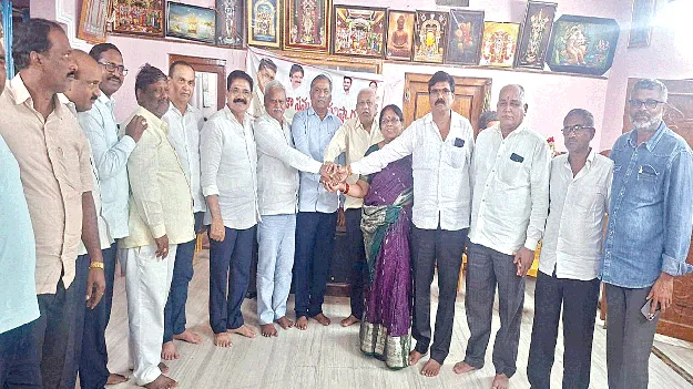 దారికొచ్చిన రెబల్స్‌!
