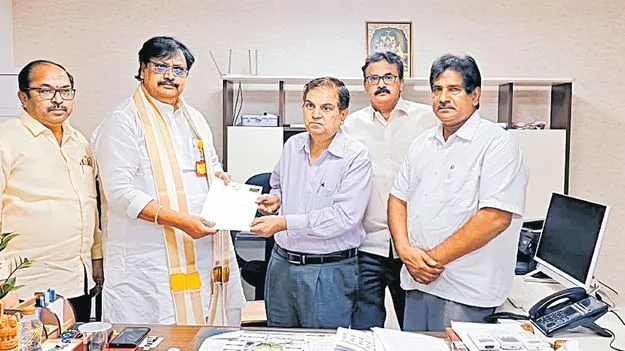 వైసీపీ గుర్తింపును రద్దు చేయాలి