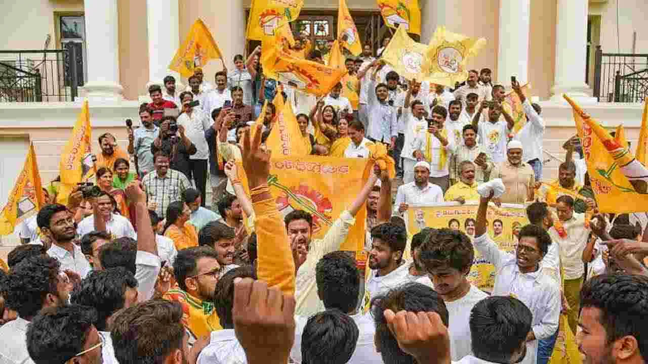 కార్యకర్తలకు అందలం