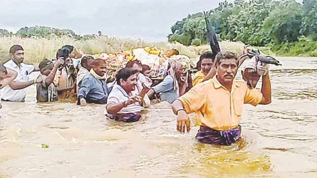 కాటికి వెళ్లాలంటే.. చచ్చినంత పనే!
