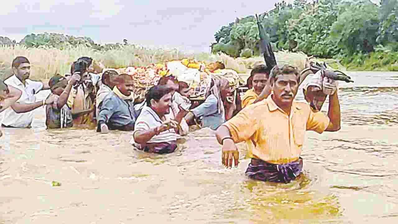 కాటికి వెళ్లాలంటే.. చచ్చినంత పనే!