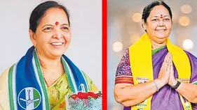 నర్సీపట్నంలో తోటికోడళ్ల సమరం! 