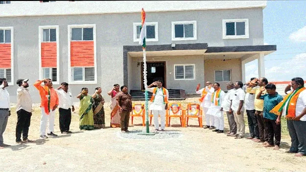 ప్రభుత్వం అధికారికంగా నిర్వహించాలి