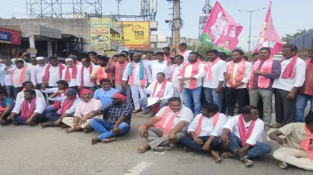 బీఆర్‌ఎస్‌ ఎమ్మెల్యేలపై పోలీసుల దాడి దుర్మార్గం