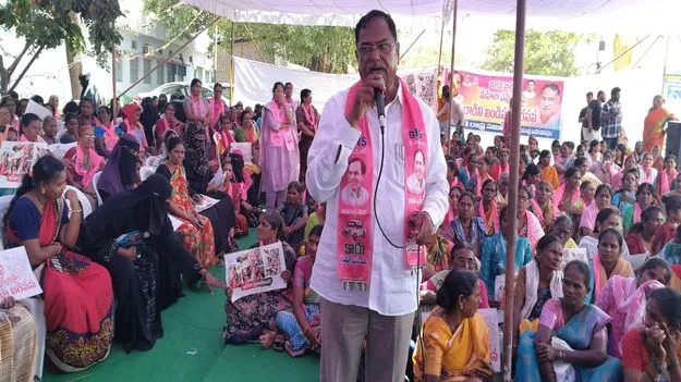 హామీలు అమలు చేయకుండా మోసం చేస్తున్న కాంగ్రెస్‌ 