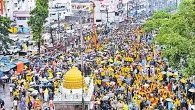 అంబరాన్నంటిన సిరిమాను సంబరం