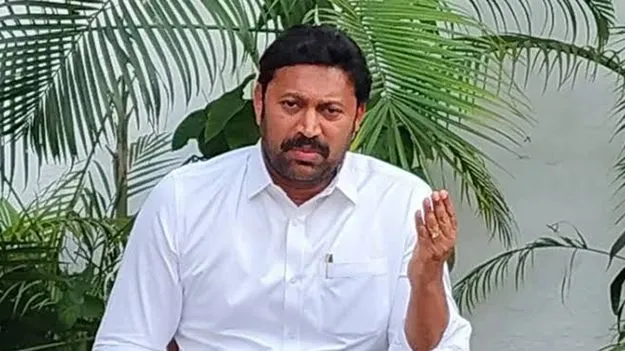 పులివెందుల డీఎస్పీని తప్పించండి