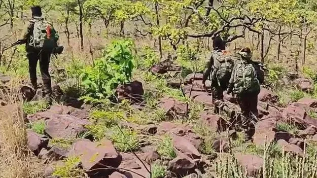 ముగ్గురు మావోయిస్టులు లొంగుబాటు