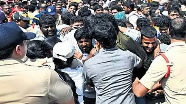 ఆందోళనకారులపై కేసులు!