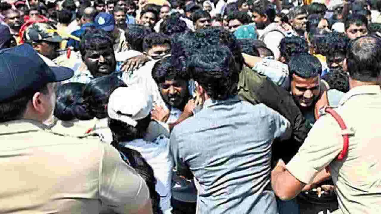 ఆందోళనకారులపై కేసులు!