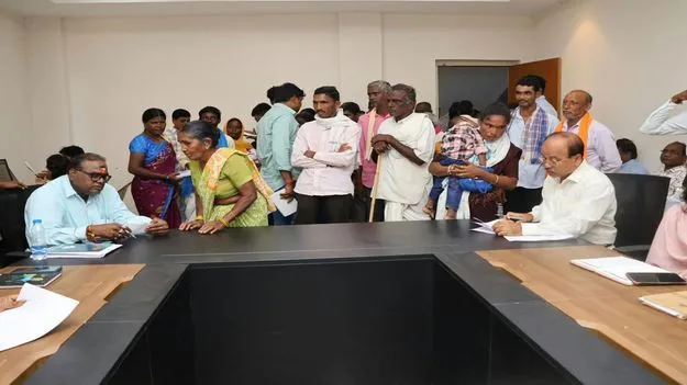 Kumram Bheem Asifabad:  ప్రజావాణి దరఖాస్తులను త్వరగా పరిష్కరించాలి