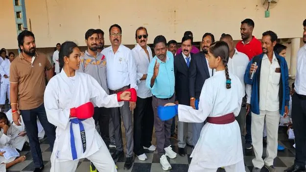 Karimnagar:  ఉత్సాహంగా జిల్లాస్థాయి ఎస్‌జీఎఫ్‌ క్రీడలు