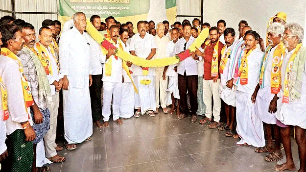 వైసీపీకి షాక్‌ 