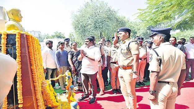 పోలీస్‌ అమరుల త్యాగాలు వెలకట్టలేనివి