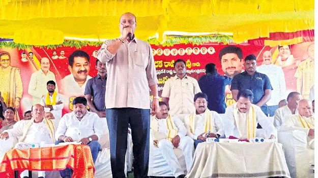 టీచర్ల మీదే దాడిచేస్తారా?