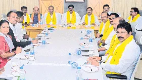 ఐక్యంగా ముందుకు..