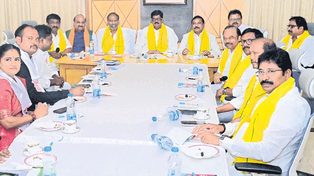 ఐక్యంగా ముందుకు..