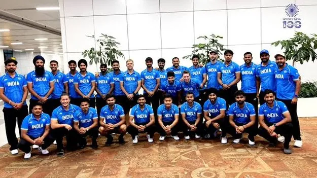 నీలం జెర్సీలోనే హాకీ జట్లు
