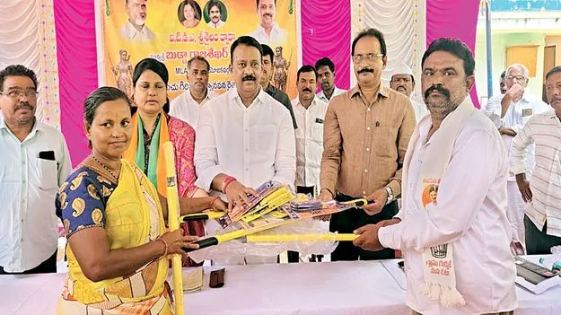 జీవన ప్రమాణాలు పెంచుకోవాలి 