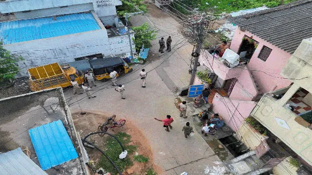 ఏలూరులో కార్డెన్‌ సెర్చ్‌