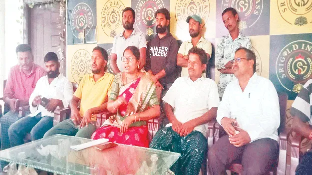 కరెంటు రాక పంటలు ఎండిపోతున్నాయి