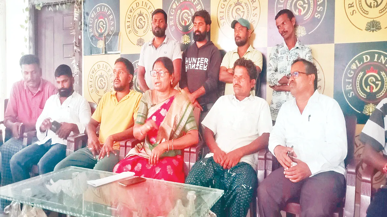 కరెంటు రాక పంటలు ఎండిపోతున్నాయి