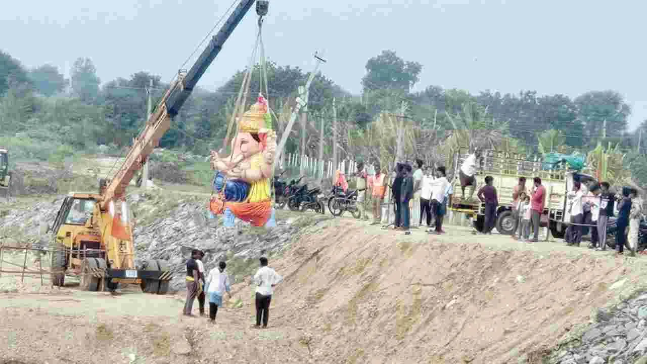 ఘనంగా గణనాథుల నిమజ్జనం