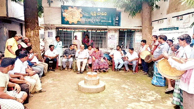 వారికి డప్పులే లేవు