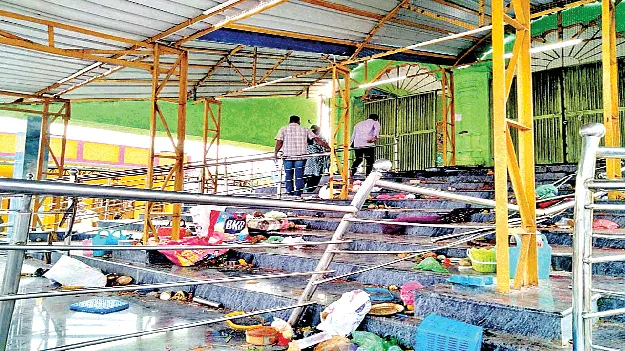ఏడాదైనా.. కన్నీళ్లు ఆగలే!