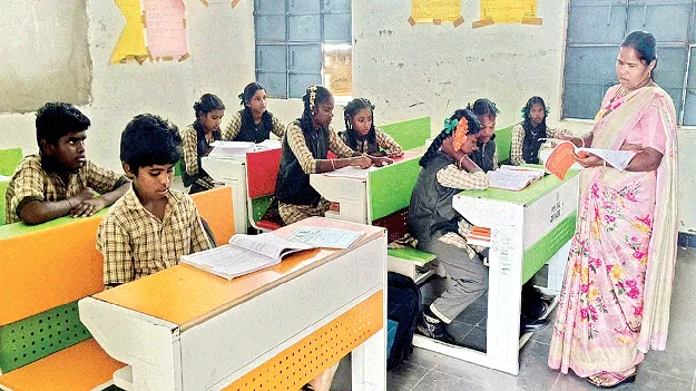 పాఠశాలల్లో కొలువుదీరారు