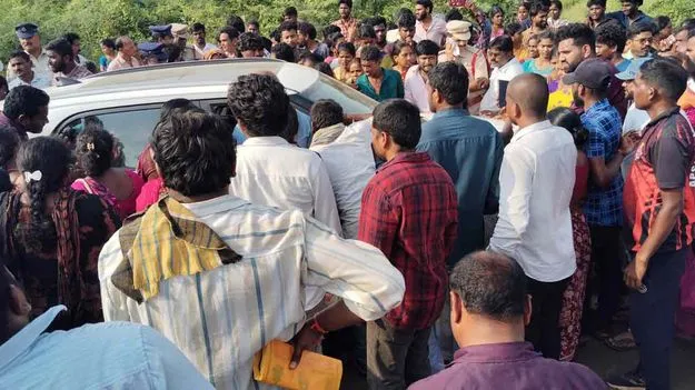 హైకోర్టు దగ్గర హైడ్రామా
