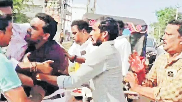 కొల్లేరు వాసులపై ‘కొఠారు’ దాష్టీకం