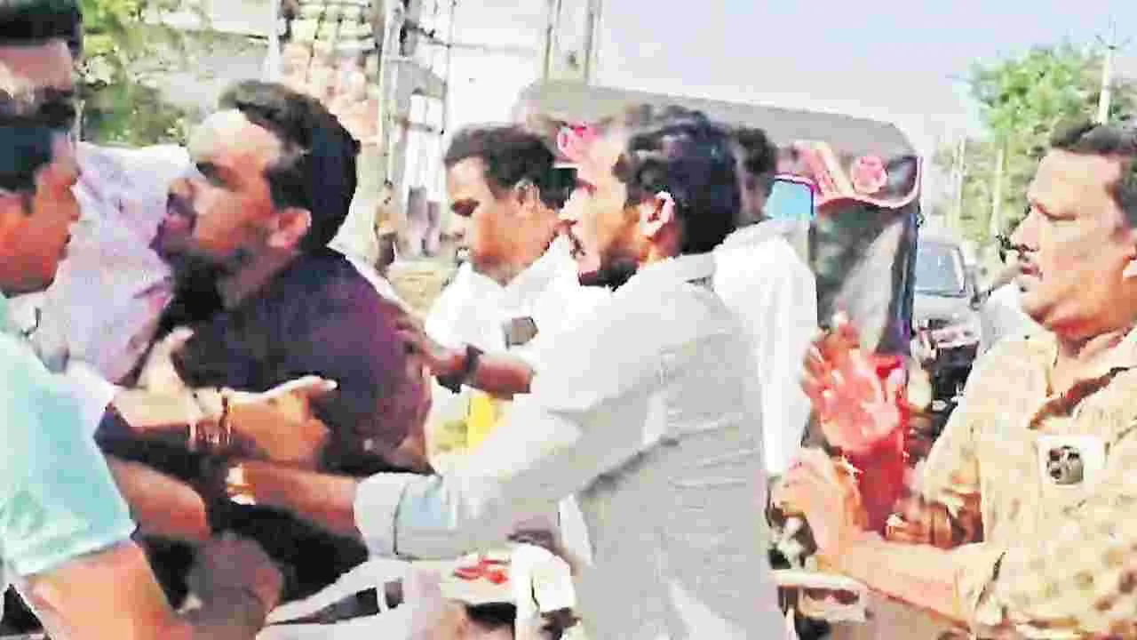 కొల్లేరు వాసులపై ‘కొఠారు’ దాష్టీకం