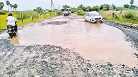 ఇది వాగు కాదు.. రోడ్డే!