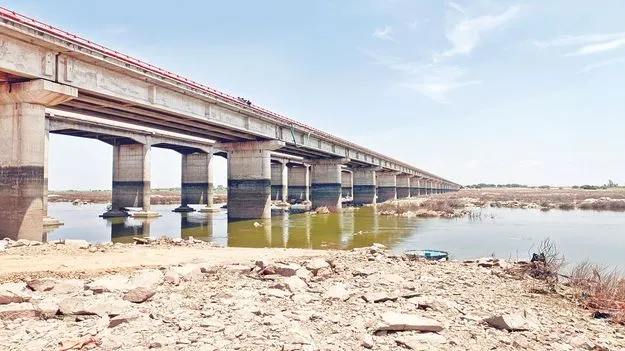 నిమజ్జనానికి.. నీళ్లు కరువు