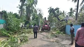 మూడు రోజులుగా అంధకారంలో కోనసీమ