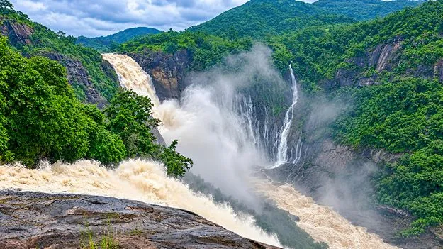 ఉప్పొంగుతున్న జలాశయాలు