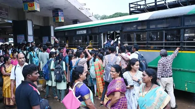 కిక్కిరిసిన ప్రయాణాలు