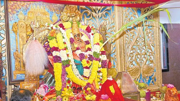 నిజరూపంలో భ్రమరాంబ దర్శనం