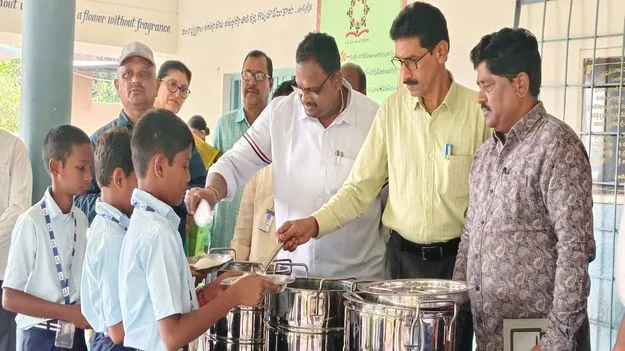   అల్పాహారం విద్యార్థులకు ఎంతో ప్రయోజనకరం