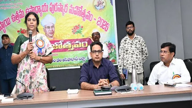Kumram Bheem Asifabad: విద్యార్థులను ఉత్తమపౌరులుగా తీర్చిదిద్దేది ఉపాధ్యాయులే 
