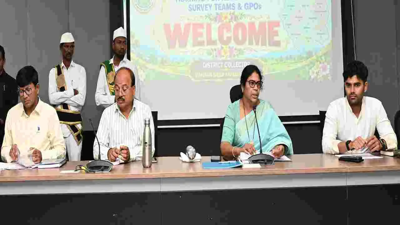 Kumram Bheem Asifabad: భూ సంబంధిత దరఖాస్తులను త్వరగా పరిష్కరించాలి