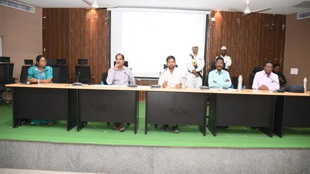Mancherial:   భూ సంబంధిత దరఖాస్తులను గడువులోగా పరిష్కరించాలి 