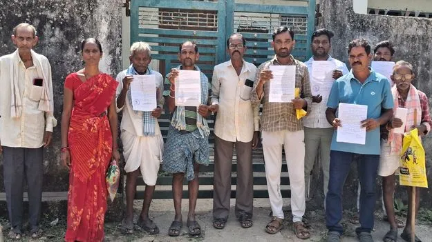Kumuram Bheem Asifabad:   సొసైటీ ఎదుట రైతుల ఆందోళన