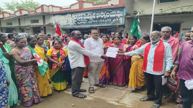 Mancherial:  పేదలందరికీ ఇంటి స్థలాలు కేటాయించాలి